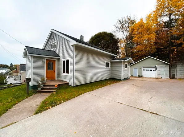 313 Fir St, Munising, MI 49862