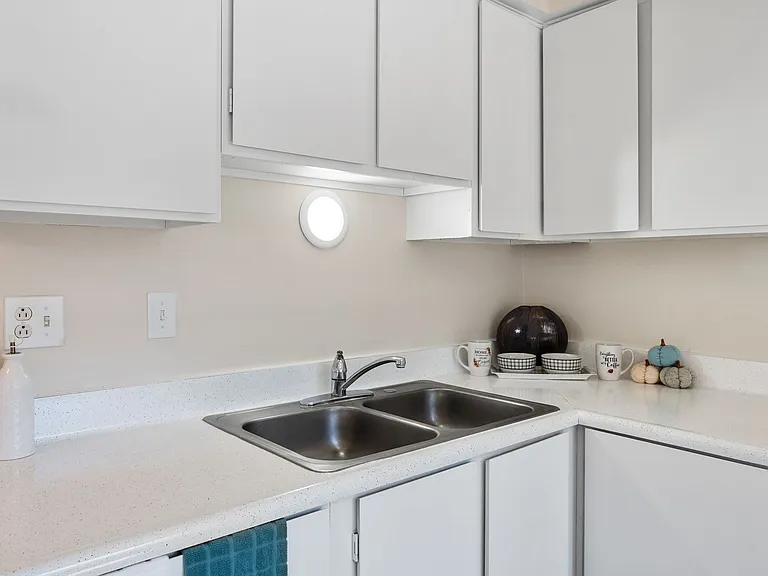 Carleton Terrace Apartments — Photo 6