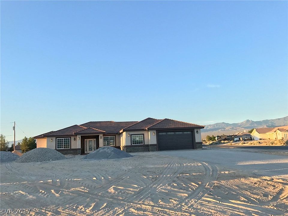 2nd image of 440 E Chevron