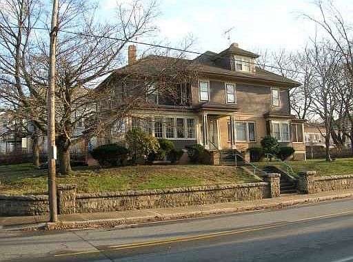 2nd image of 156 Park Ave