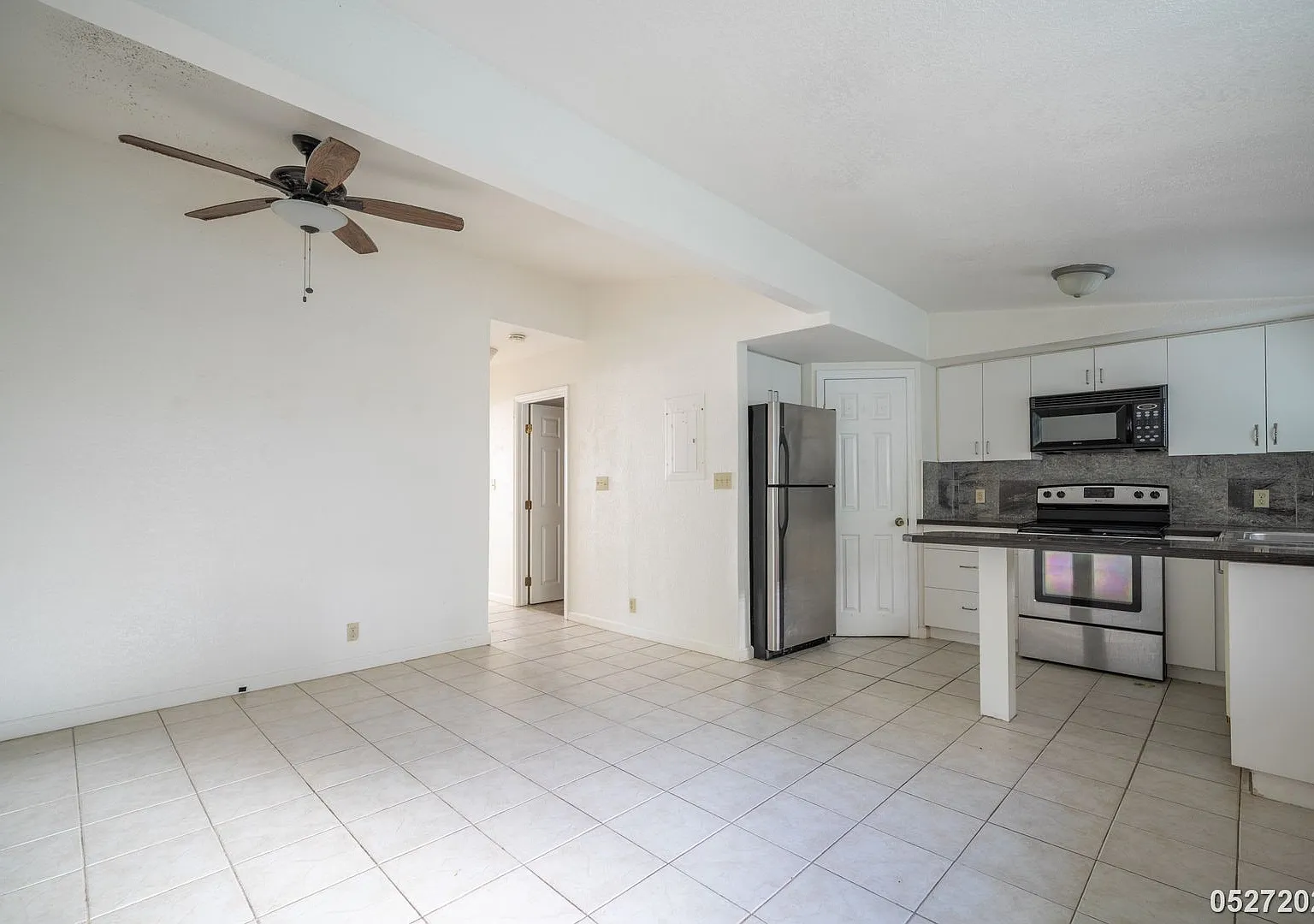 $3100 / 2 Bed / 1 Bath / 1 Parking In Waialua — Photo 3