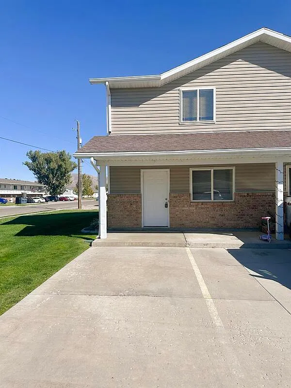 2 bed, 1.5 bath, 1100 sqft, $1,100 — Photo 1
