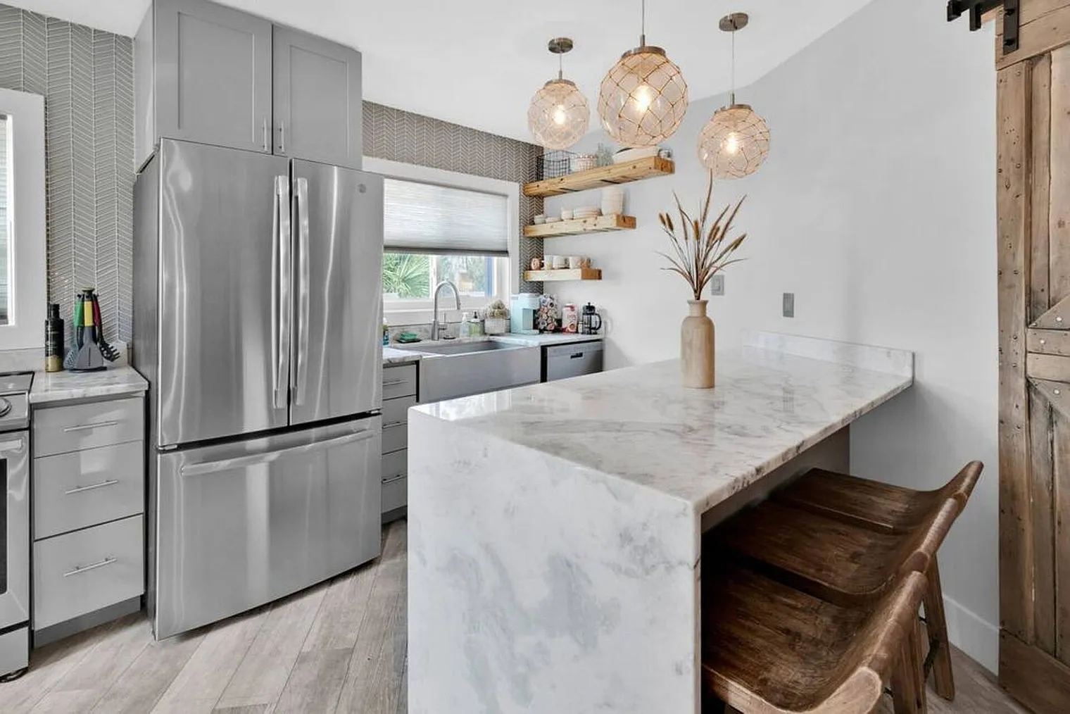 2 bed, 1.0 bath, 13659 sqft, $2,501 — Photo 3