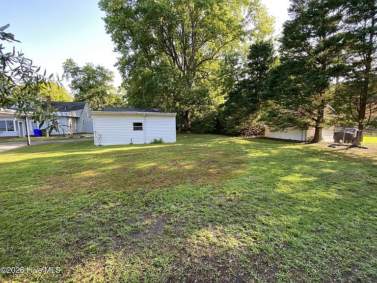 1710 S Elm St — Photo 21