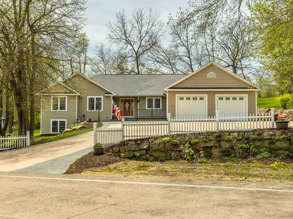 220 Grove St, Ridgeway, WI 53582