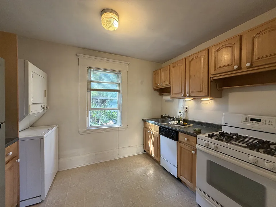 15 Laurel St #2