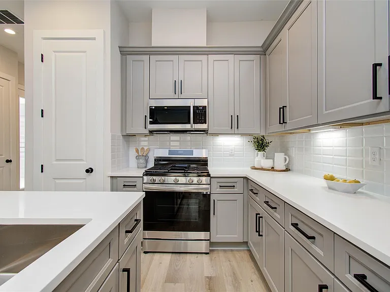 2626 W Tidwell Rd #B — Photo 7