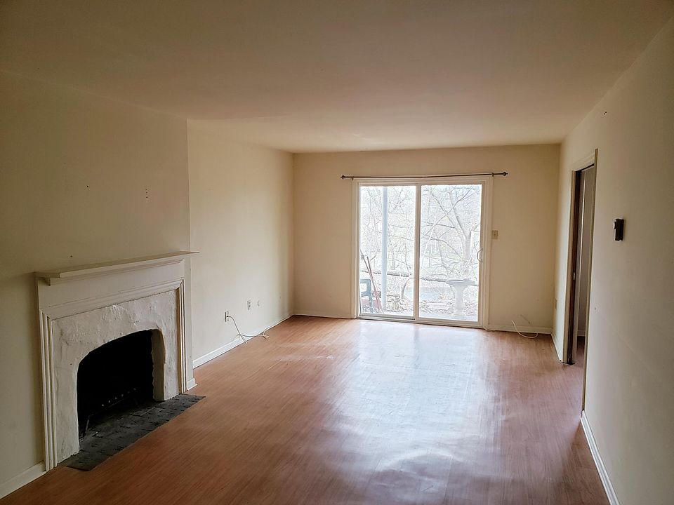 2nd image of 471 Brighton St