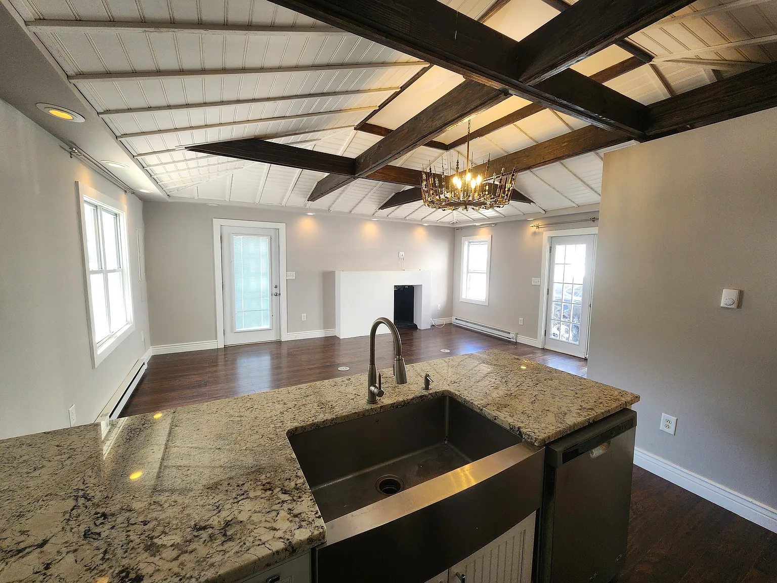 1 bed, 1014 sqft, $1,500 — Photo 3