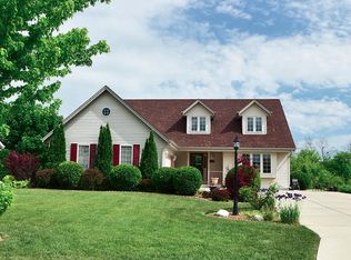 4400 W Victory Creek Dr, Franklin, WI 53132