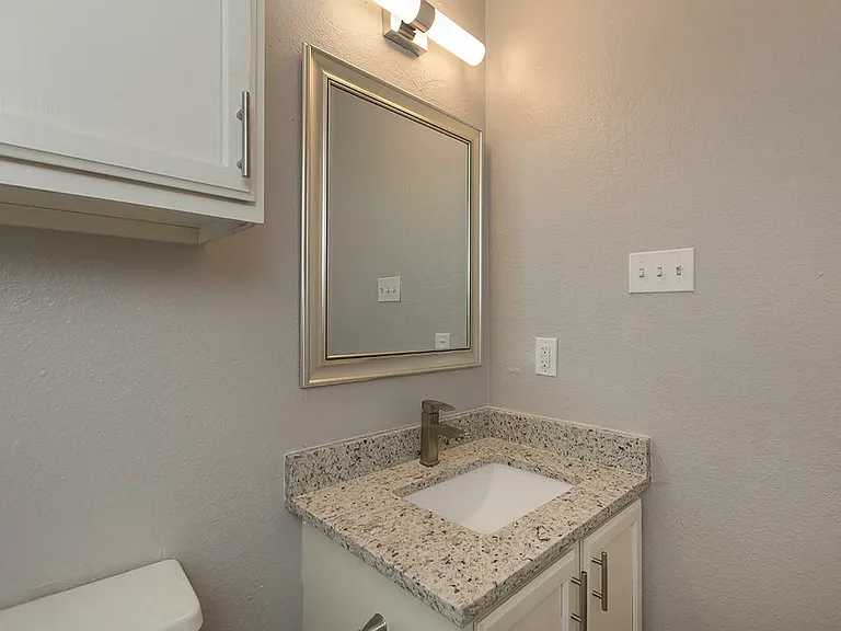 Lamar Place Apartments — Photo 118