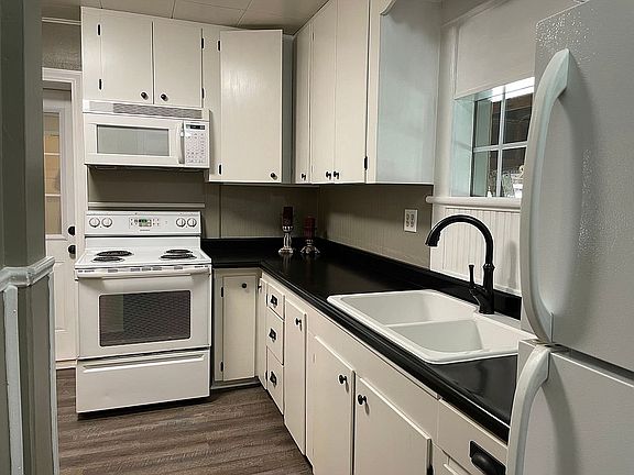 2nd image of 214 4th St NE