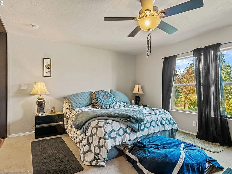 1033 Camelot Dr S — Photo 12