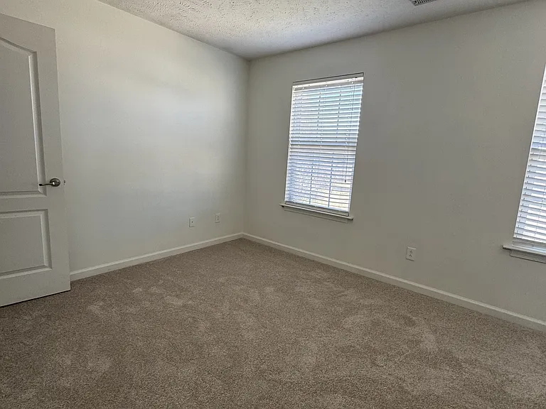419 Tulane Ct — Photo 8