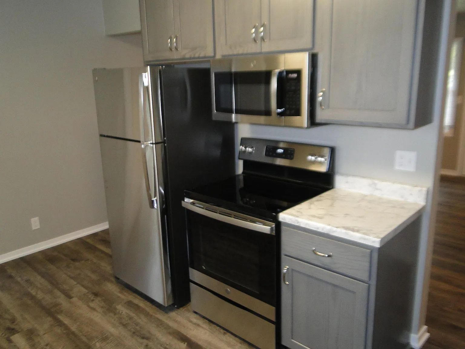 3 bed, 800 sqft, $1,100 — Photo 3