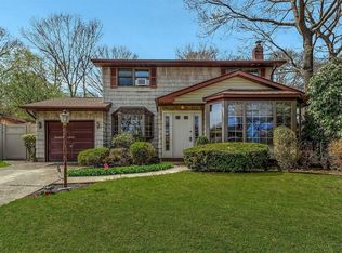 14 Mountain St, Ronkonkoma, NY 11779