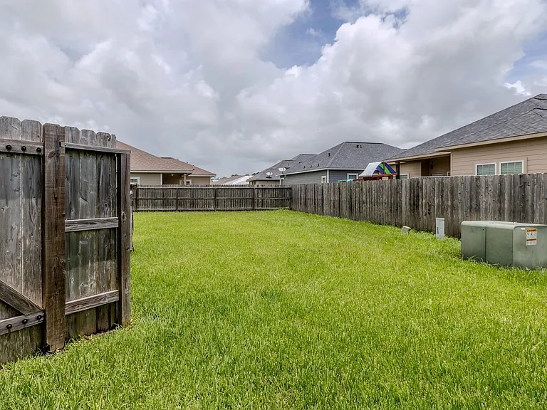 2422 Cardinal Dr — Photo 30