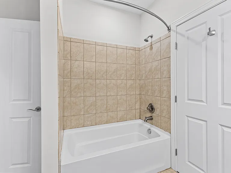 936 Perry St #304 — Photo 13