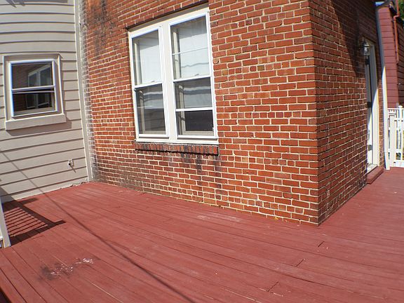 4th image of 1014 W Marshall St
