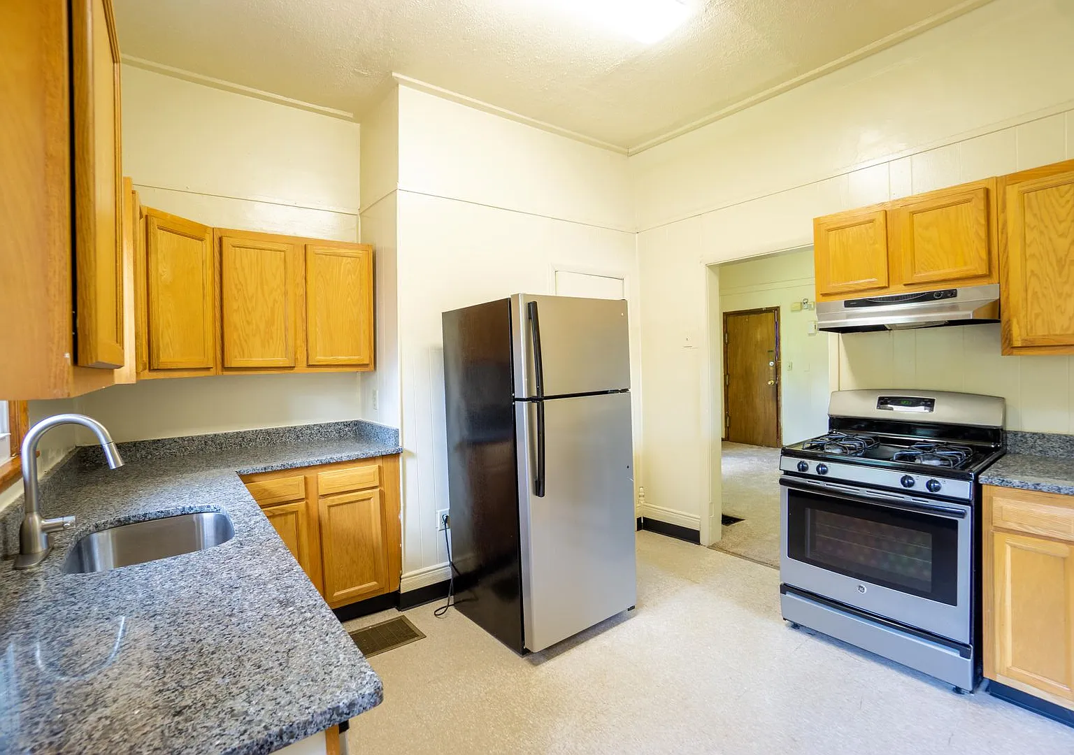 120 Dell Street - Available 8/1/27 - First Floor Apartment One Block From Shops & Eateries — Photo 1