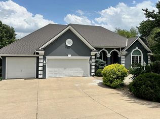 3914 SW Clarion Park Dr, Topeka, KS 66610