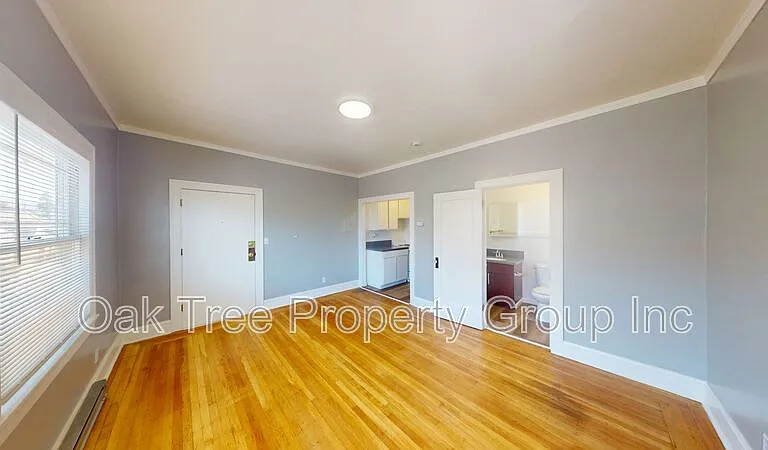 535 41st St #17 — Photo 5