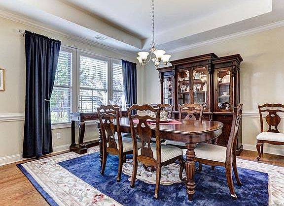 3rd image of 730 Lingfield Ln