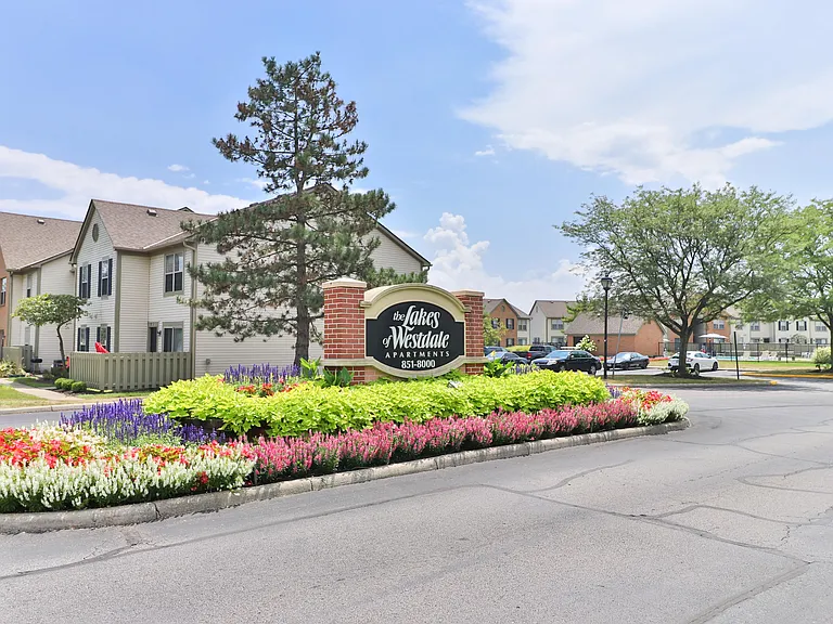 The Lakes of Westdale — Photo 15