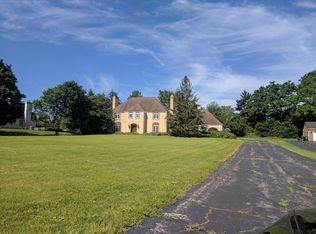 1054 Thyra Ln, Inverness, IL 60067