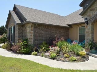 8319 Shadow Lake Dr, Blanchard, OK 73010