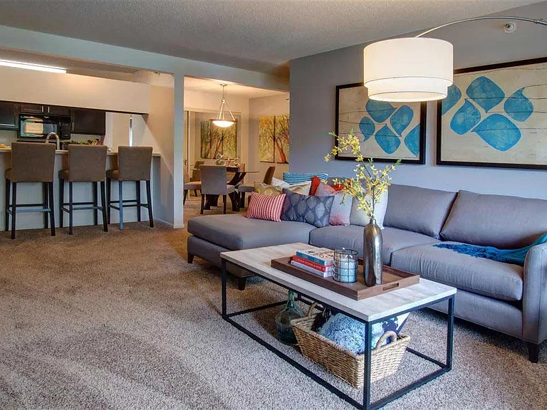 The Woodlands of Minnetonka Apartments — Photo 17