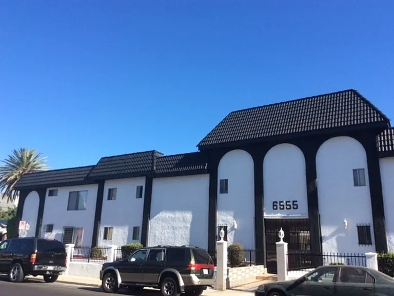 Jordan Court Apartments — Photo 13