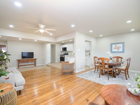 4th image of 390 E ACKARD PL