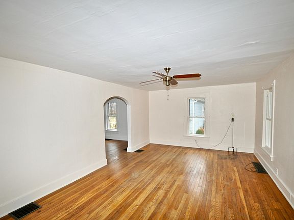 3rd image of 418 Union St