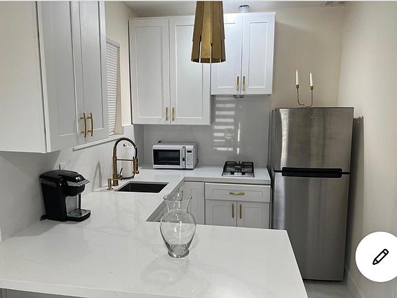 4th image of 24814 Pitcairn Way