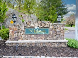 17 Mountainside Dr #17, Pompton Lakes, NJ 07442
