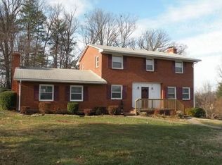 3551 Parkwood Dr, Roanoke, VA 24018