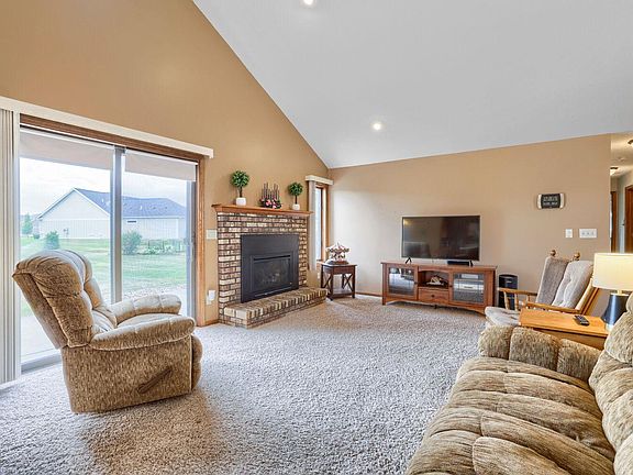 4th image of 1411 Ridgewood Ct