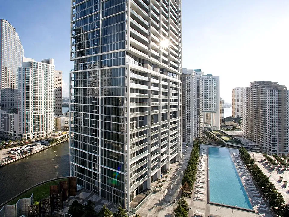 495 Brickell Ave #1609