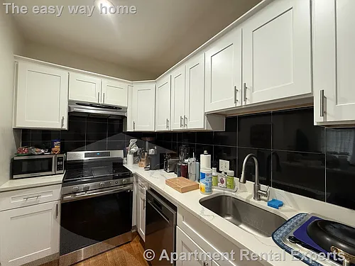 241 W 5th St Photo 1