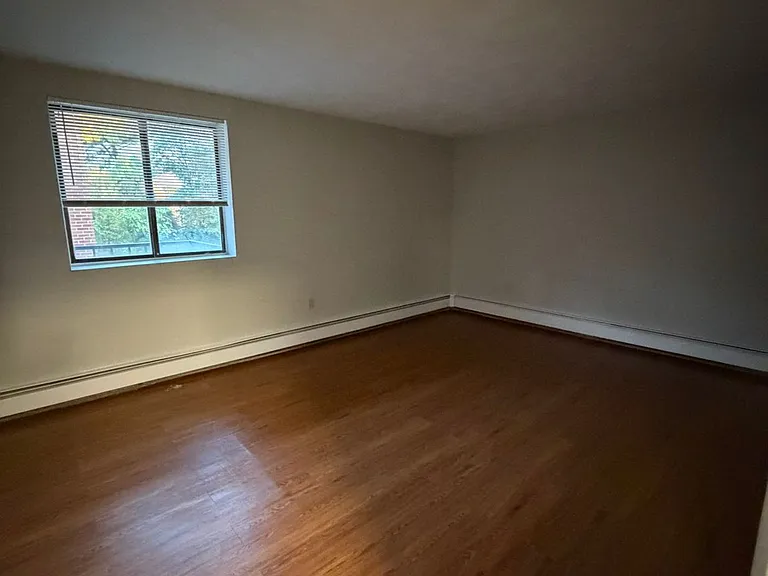 Harvard Street Apartments — Photo 11