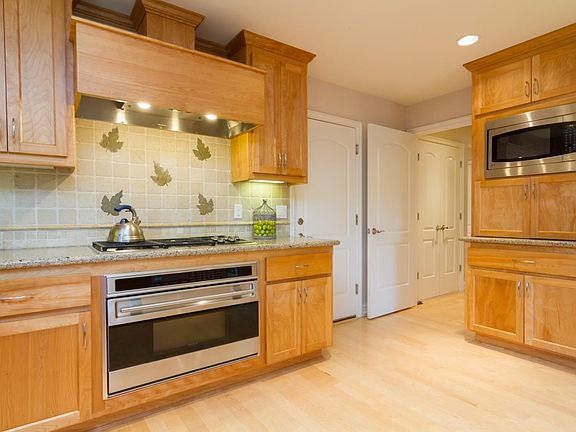 5th image of 634 Coleraine Ct