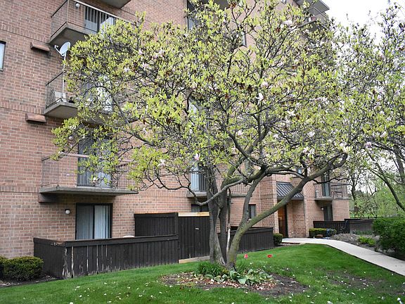 2nd image of 5960 Lake Bluff Dr Unit 402