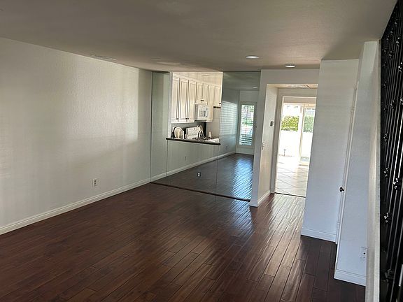 4th image of 866 Hollyhock Ct
