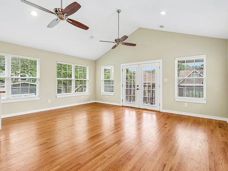 4315 Bellvue Ave — Photo 31