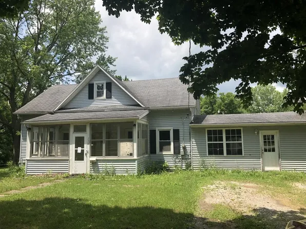 730 East St, Charleston, IL 61920