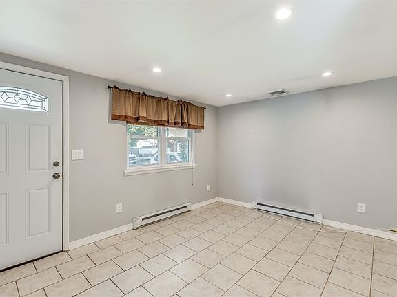 4th image of 133 Mulford St
