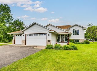 29084 Machmeier Ct, Lindstrom, MN 55045