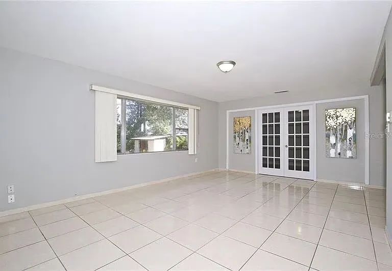 1309 Forester Ave — Photo 2