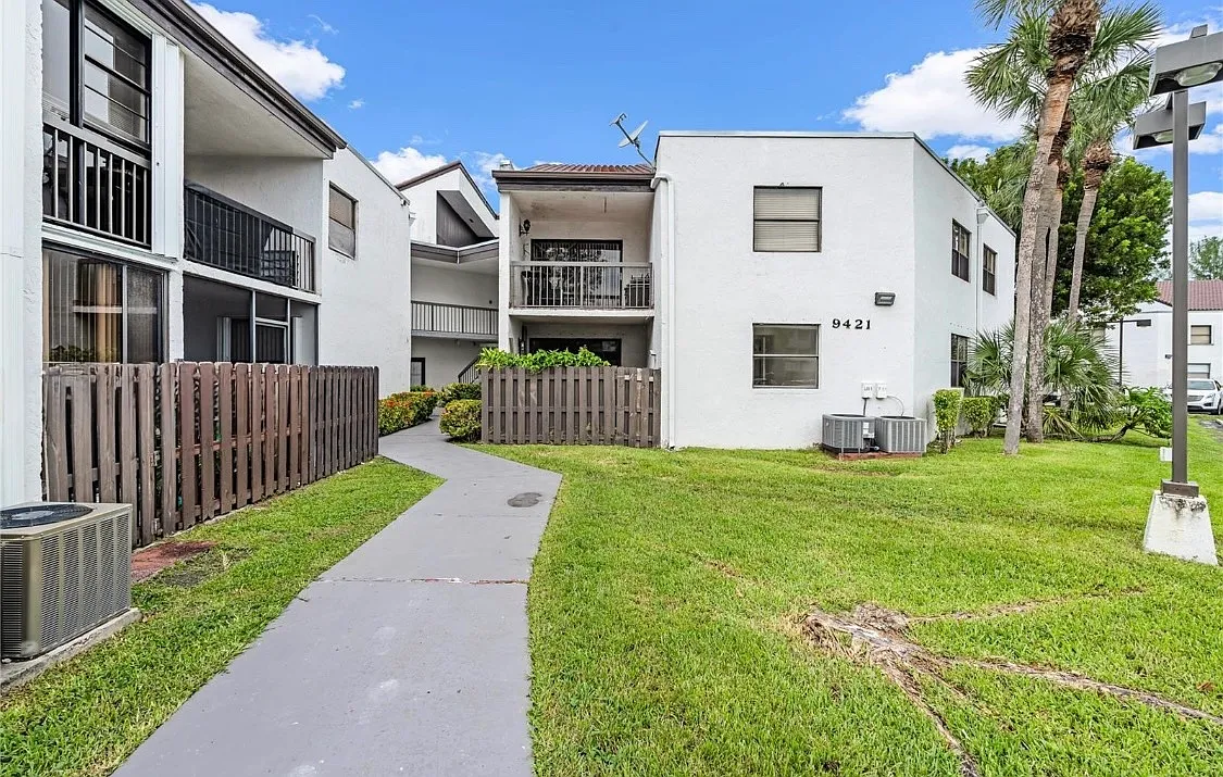 2 bed, 1000 sqft, $2,450 — Photo 1